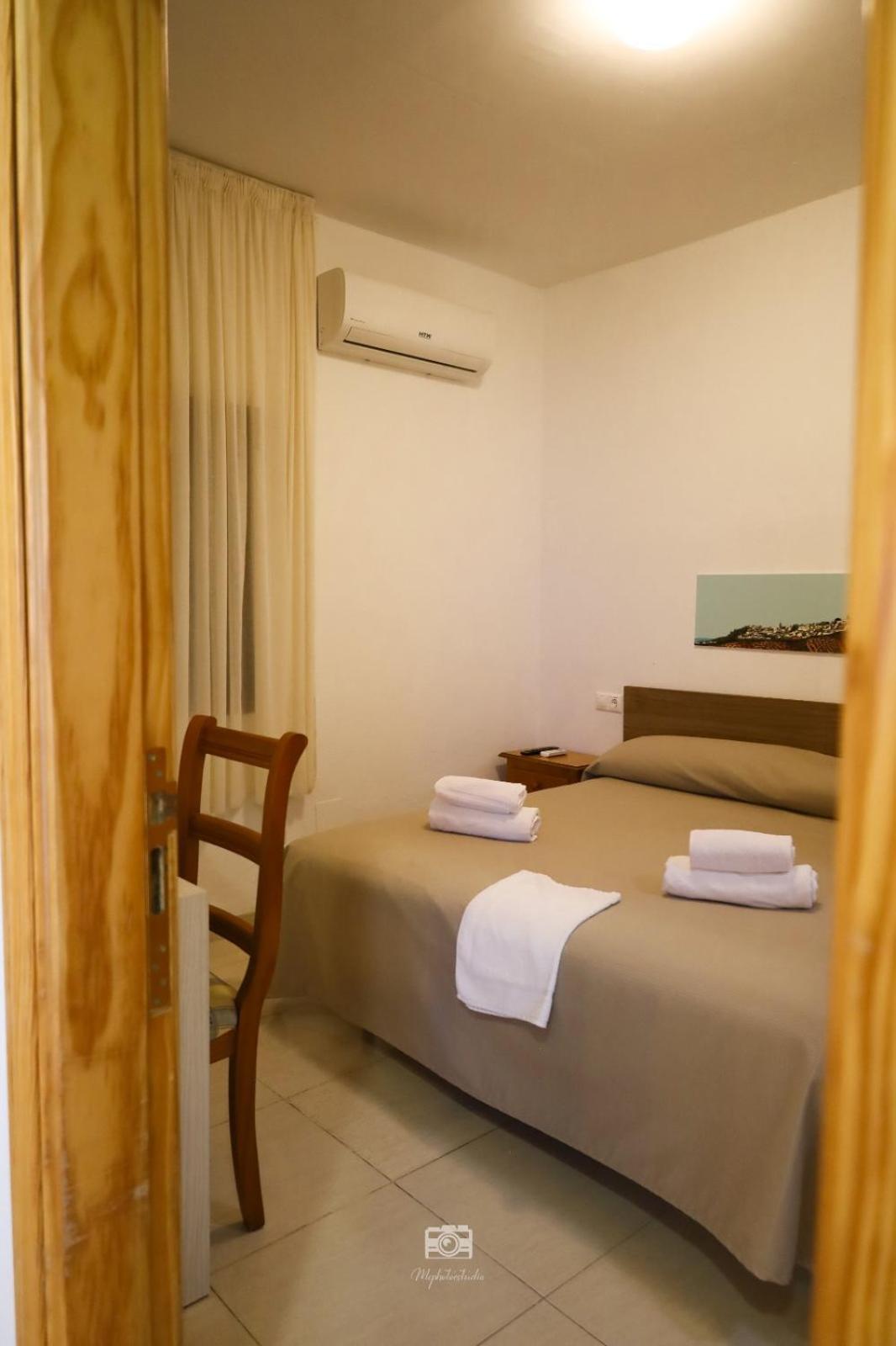Hospedium Dlj Hostal Ben Nassar Arjona Buitenkant foto